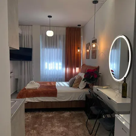 Opalinep10 * Larissa